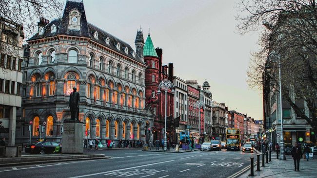 H and m deals dame street opening hours